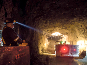 Miner exposed to diesel engine exhaust in mine