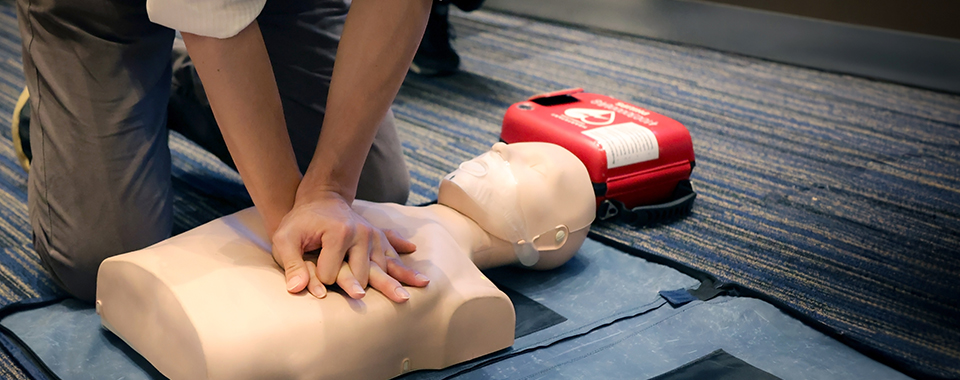 Worker taking first aid and CPR training.
